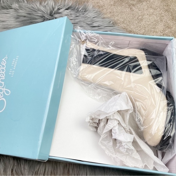 New Seychelles FarFetched Leather Chelsea Lug Boots in Cream - Picture 5 of 9